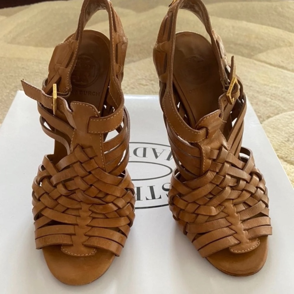 Great condition cognac Tory Burch sandals